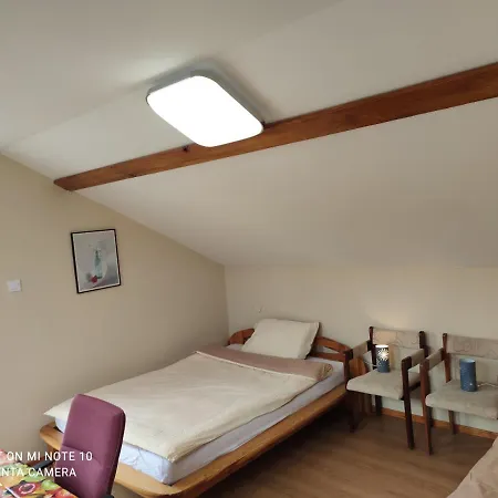 Banan Apartman Apartment *